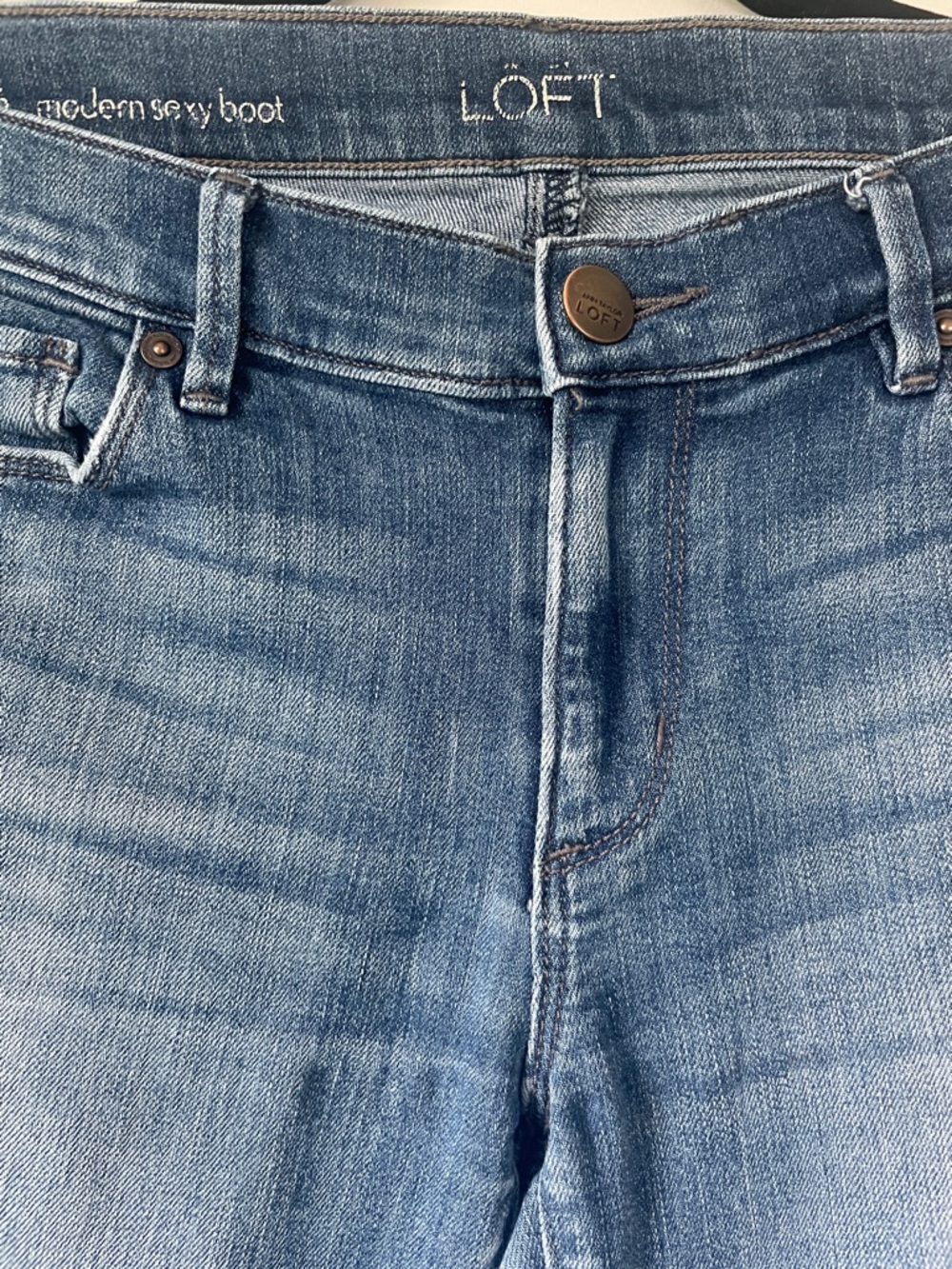 LOFT Women's Light Blue Modern Sexy Bootcut Jeans size 28/6